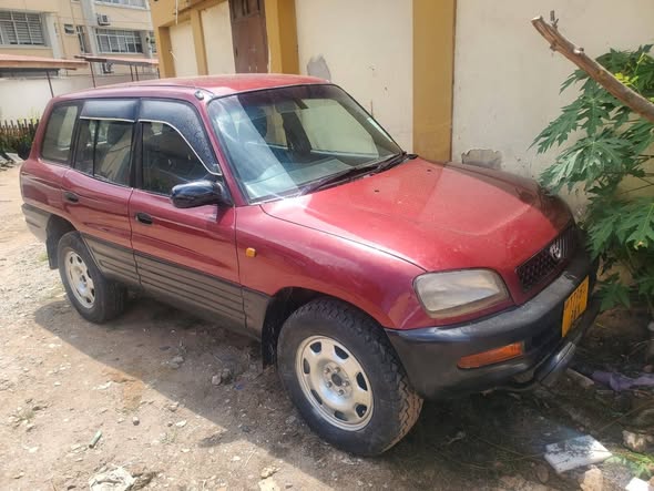 A picture of rav 4 old 7 3m