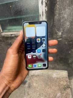 A picture of Iphone x no face id everything is working perfect very