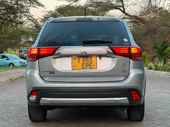 A picture of MITSUBISHI OUTLANDER