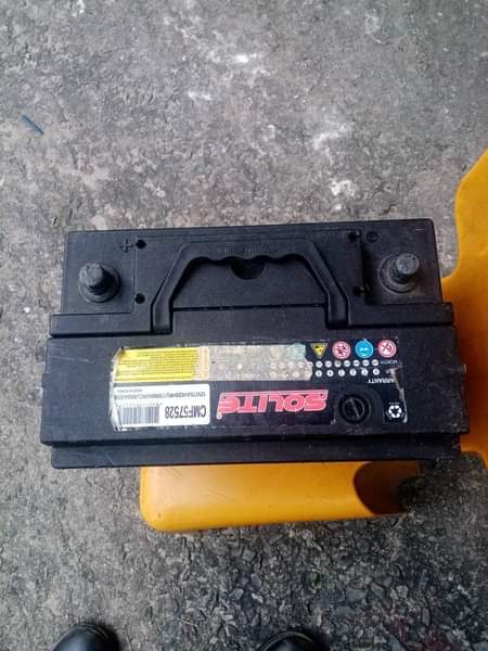 A picture of Korea battery 75amh for sell 35k only people that is