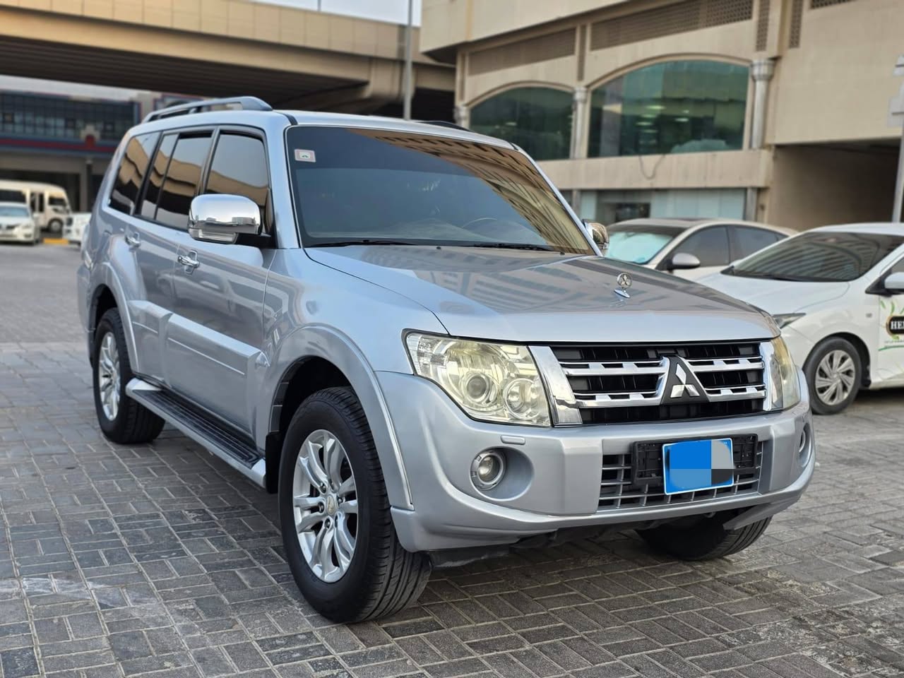 A picture of Mitsubishi Pajero Model 2013 Full Option Limited Gcc Space Km