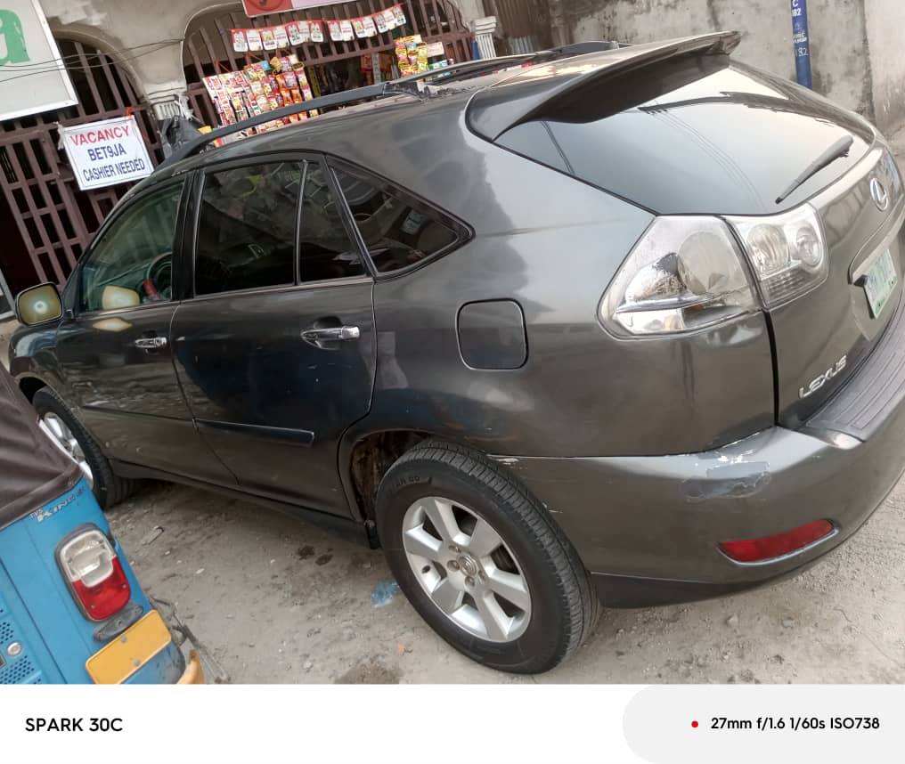 A picture of LEXUS 330