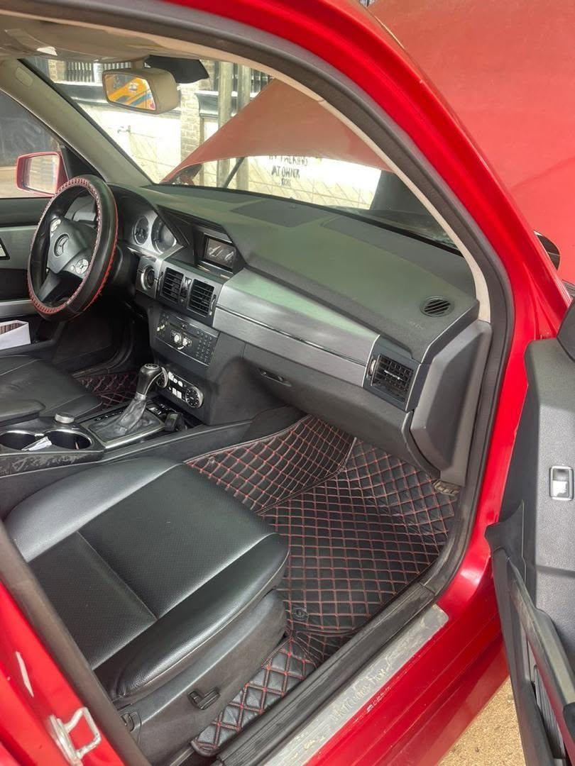 A picture of 2010 Mercedes Benz 2010 glk