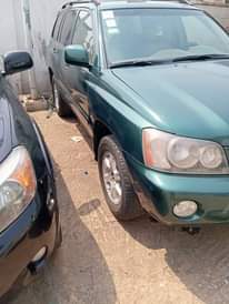 A picture of Toyota Highlander 2004 V4