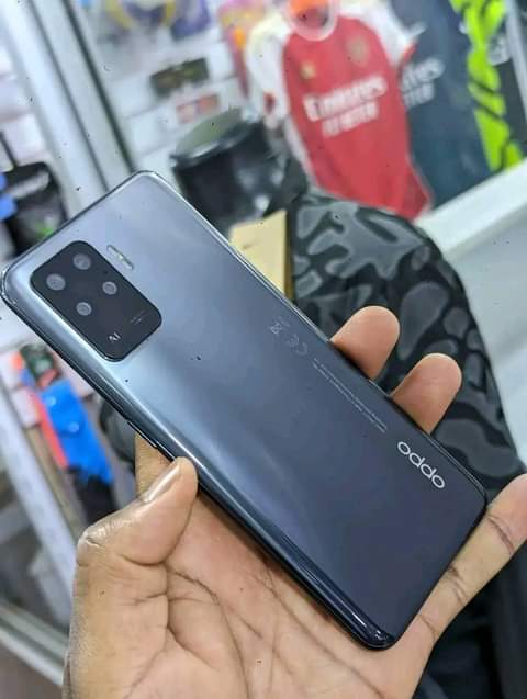 A picture of Oppo reno5
