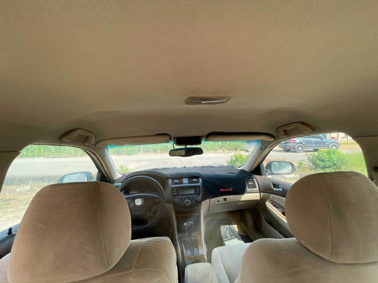 A picture of 2005 honda accord