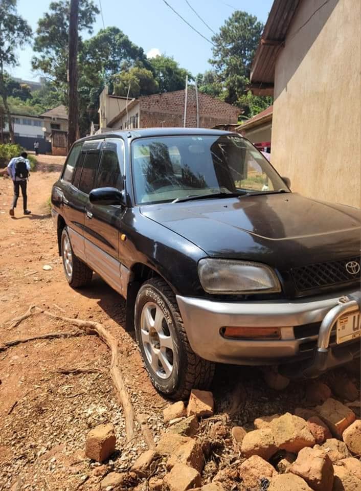 A picture of Rav4 1996