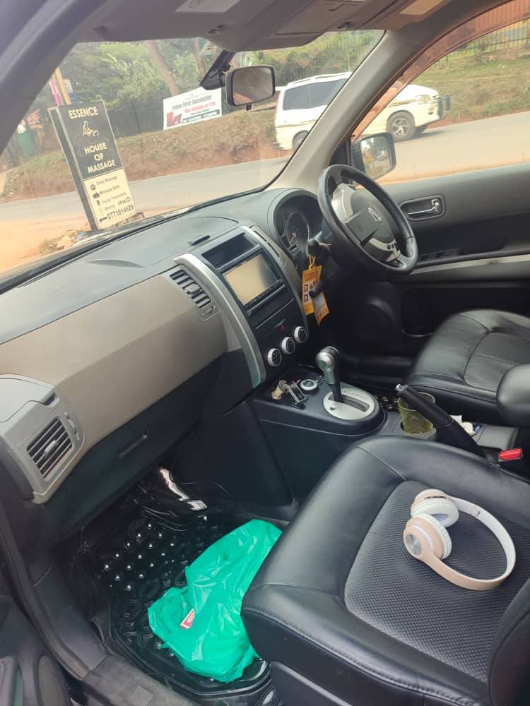 A picture of Nissan extrail