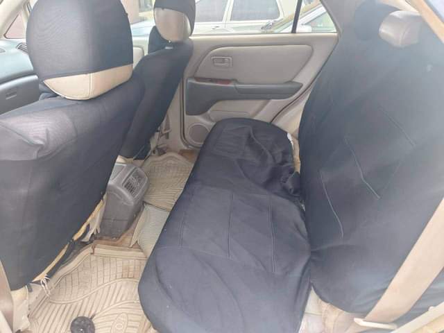 A picture of Lexus Rx 300 2000 model first body pan engine gear