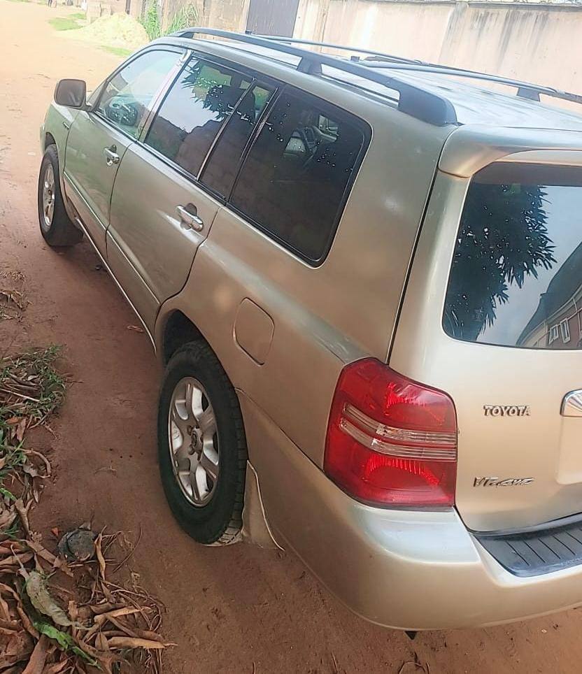 A picture of Toyota Highlander 2004