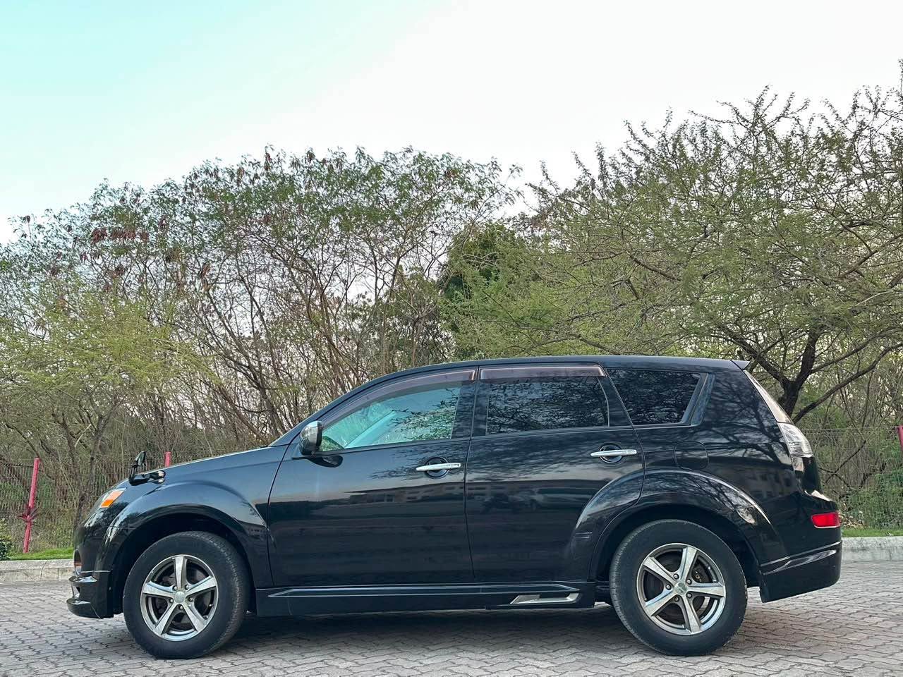 A picture of BEI PRICE 28M Contact M OUTLANDER ROADEST Year 2008 Cc