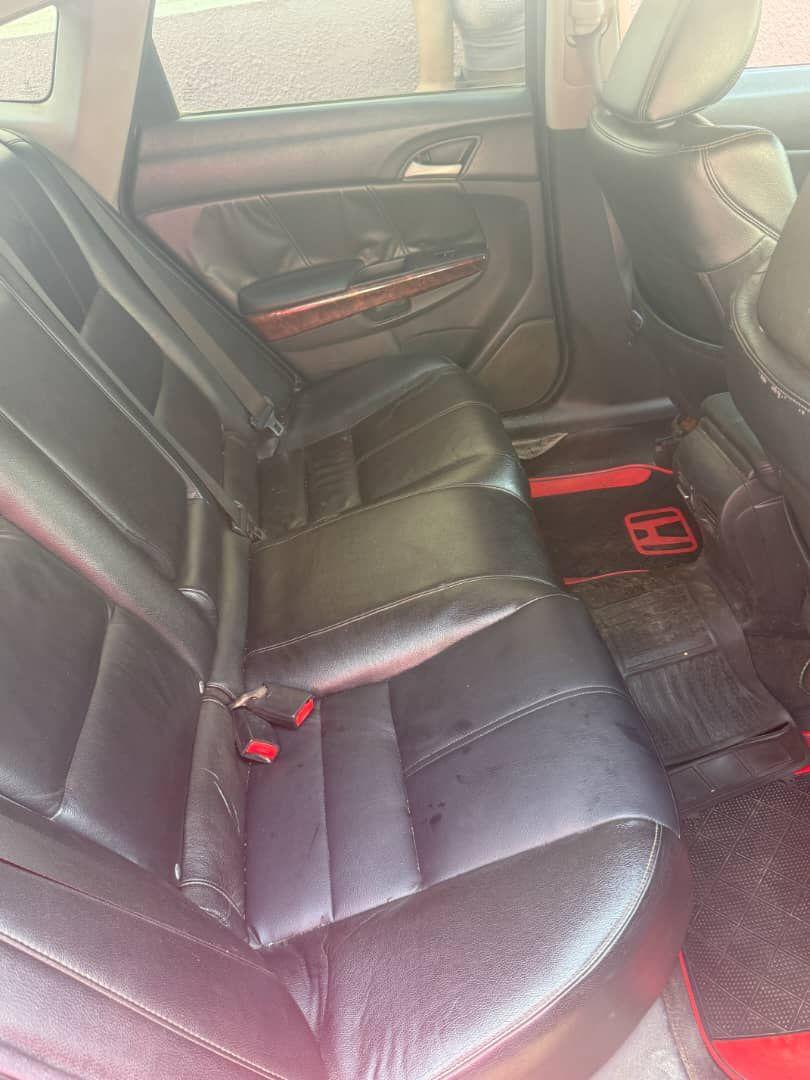 A picture of 2010 First body Honda crosstour