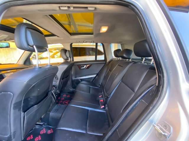 A picture of SUPER CLEAN 2012 Glk350 PANORAMIC ROOF ABSOLUTELY NOTHING TO FIX