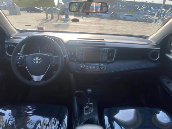 A picture of 17 500 000 DISTRESS SALES ALERT FOREIGN USED 2015 TOYOTA