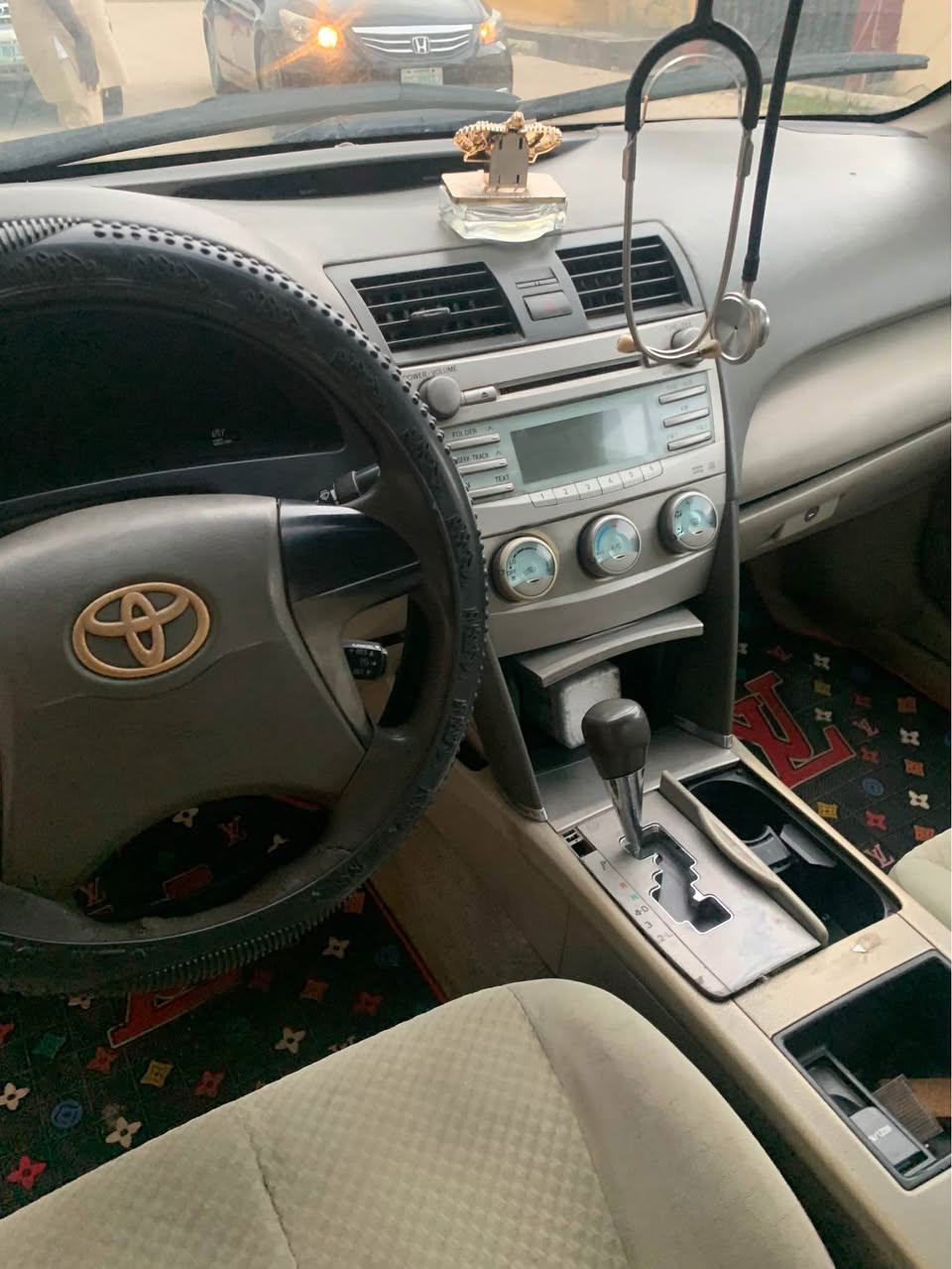 A picture of Well used 07 Toyota Camry LE