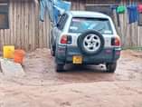 A picture of Rav4 4sale call me on 256751331103 or what app is