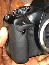 A picture of Canon 55D body bila lens