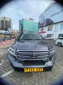 A picture of LAND CRUSER GXR V8