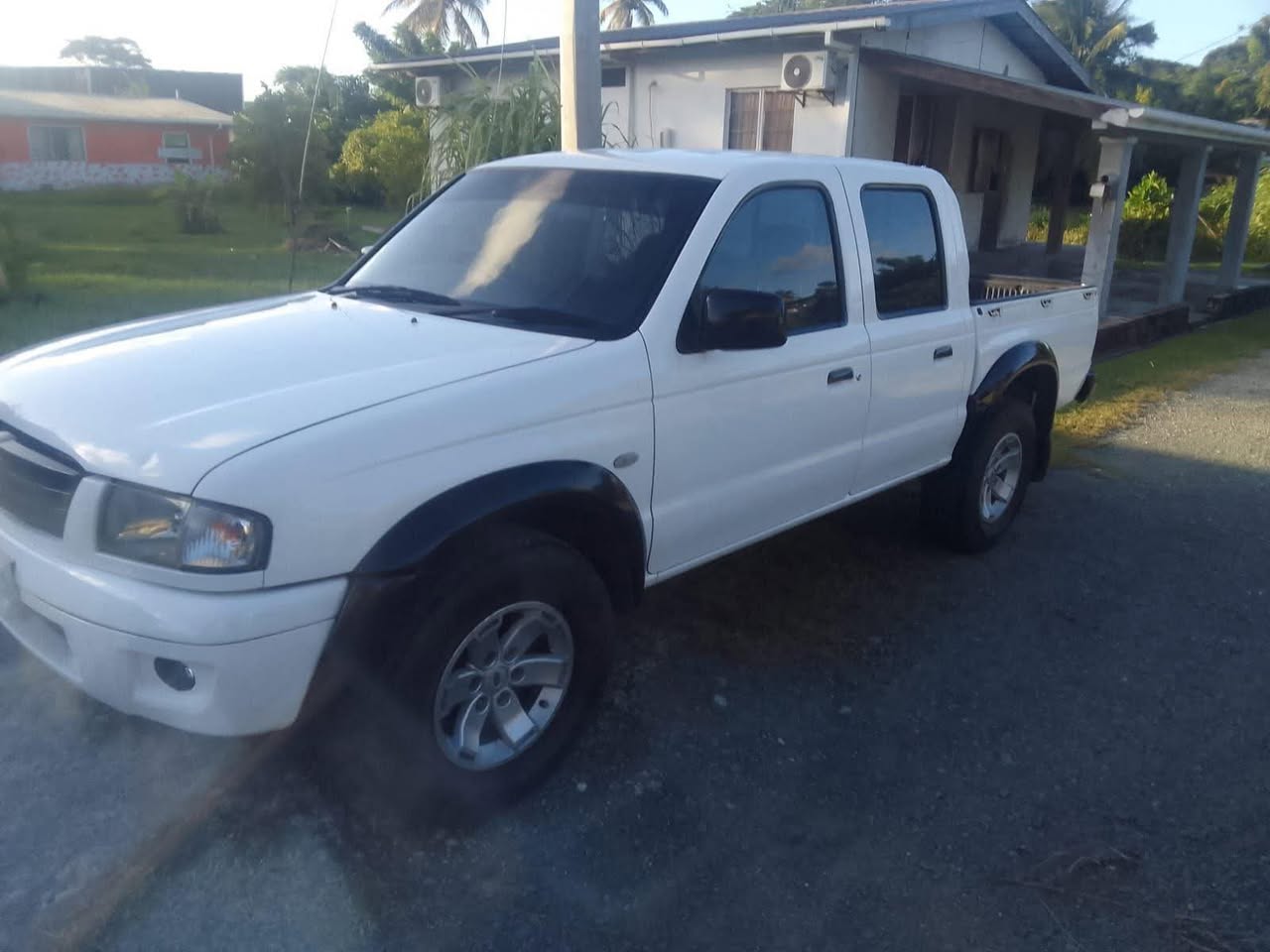 madza b2500