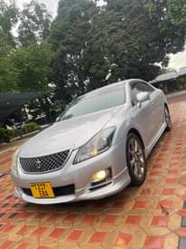 A picture of TOYOTA CROWN
