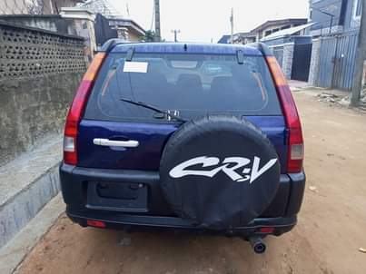 A picture of 05 HONDA CR V