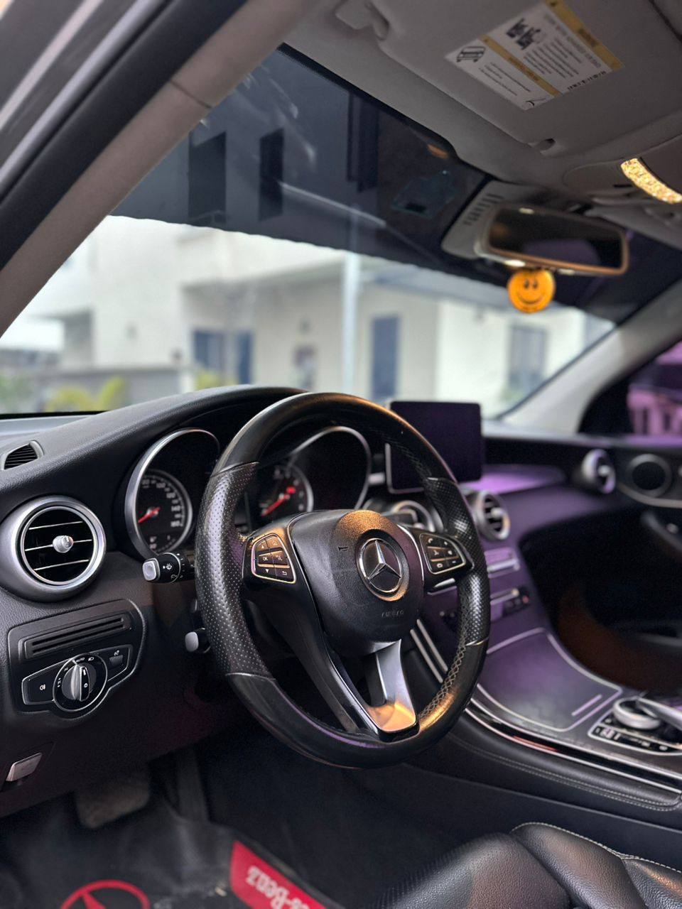 A picture of  2017 Mercedes Benz GLC300