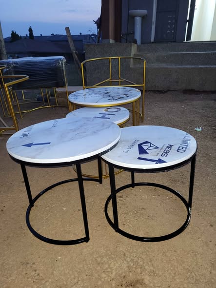 A picture of Round Tables at 420k