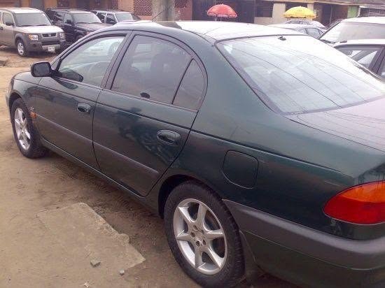 A picture of 2000 Toyota Avensis