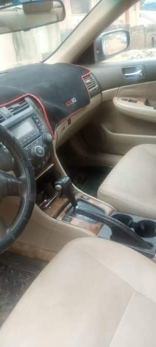 A picture of Honda Accord 04