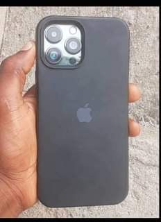 A picture of iPhone 13 promax coppy