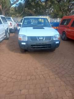 used nissan np300