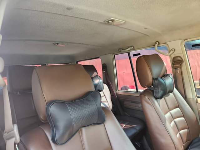 A picture of Landcruiser LX dashboard kubwa usajili ECJ 1hz engine Bei mil