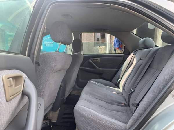 A picture of Neatly used 2001 Toyota Camry LE Sound engine and gear