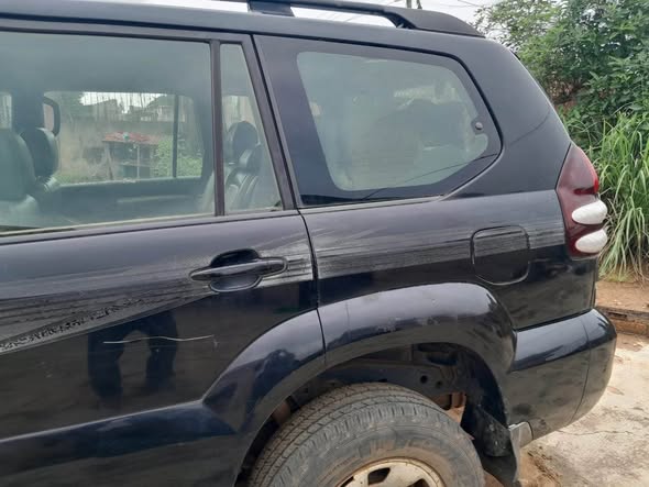 A picture of Complete first body Toyota Prado