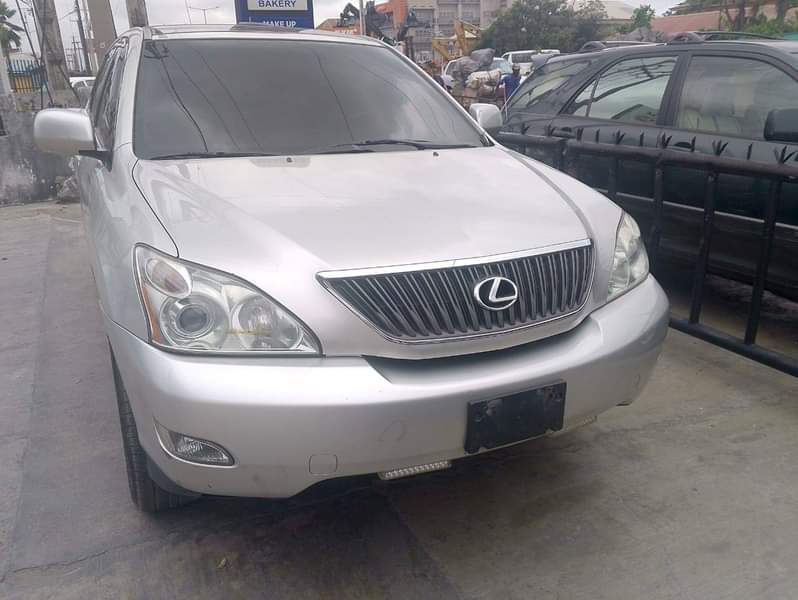 A picture of New Entry Foreign Used Lexus Rx330 2005 model with Panoramic