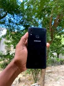 A picture of SAMSUNG A10S