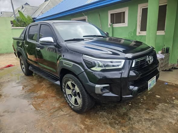 A picture of Manuel Hilux Nigerian used tokumbo standard engine gear AC interior