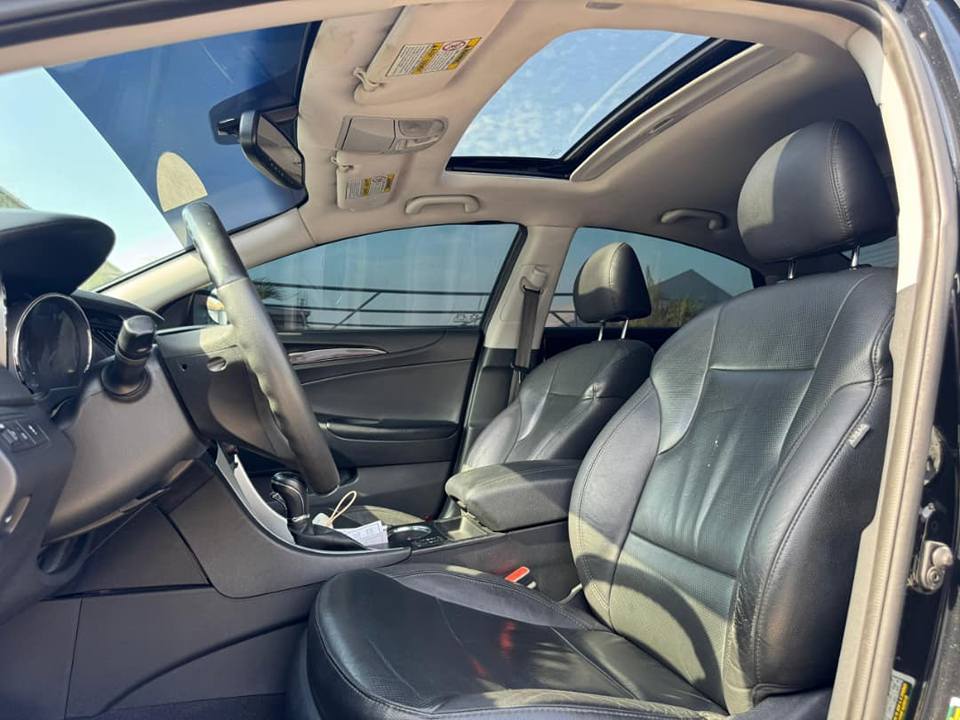 A picture of Hyundai Sonata Limited 2013