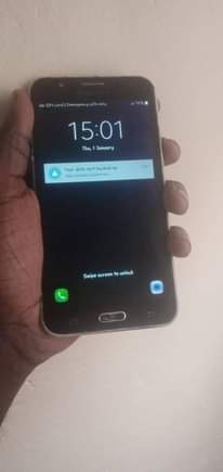 A picture of Samsung J7