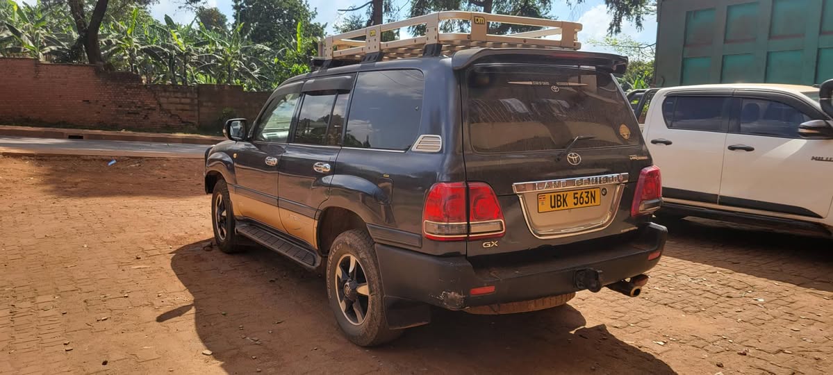 A picture of TOYOTA LANDCRUISER HDJ 100