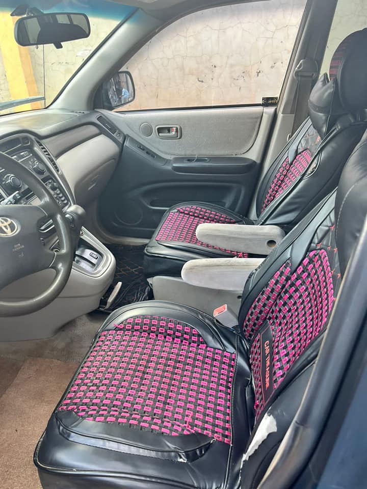 A picture of Toyota Highlander 2004