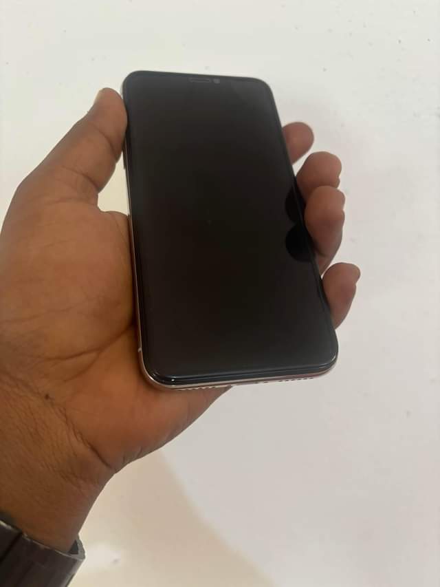A picture of Iphone x
