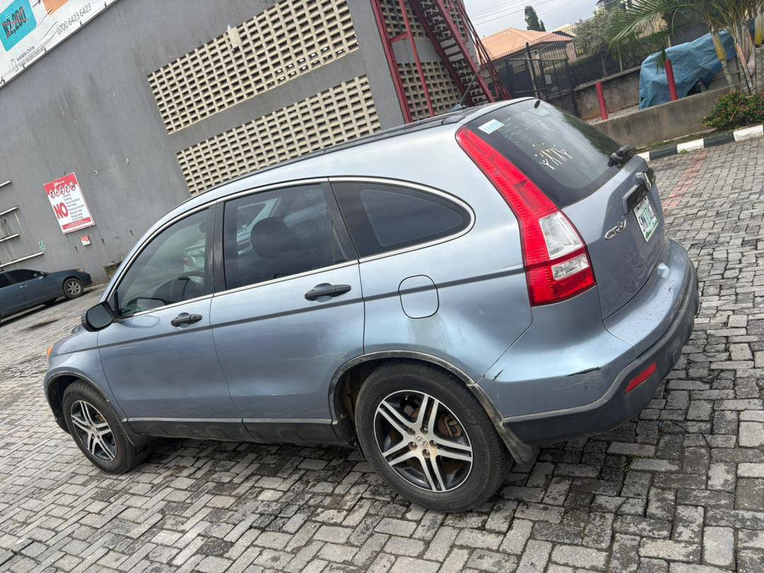 A picture of Honda CR V 08
