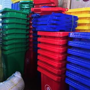 A picture of Trashcans
