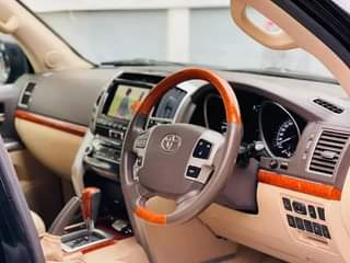 A picture of TOYOTA LANDCRUISER VXR V8