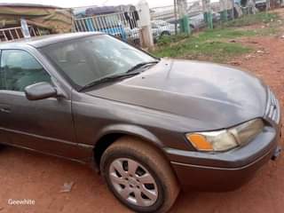A picture of 2000 Toyota Camry Le