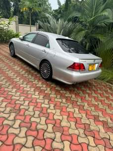 A picture of TOYOTA CROWN KAL