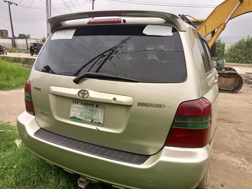 A picture of Toyota Highlander 2004 GOLD 08032534466