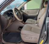 A picture of Clean Nigerian Used Grey Toyota Highlander 2005