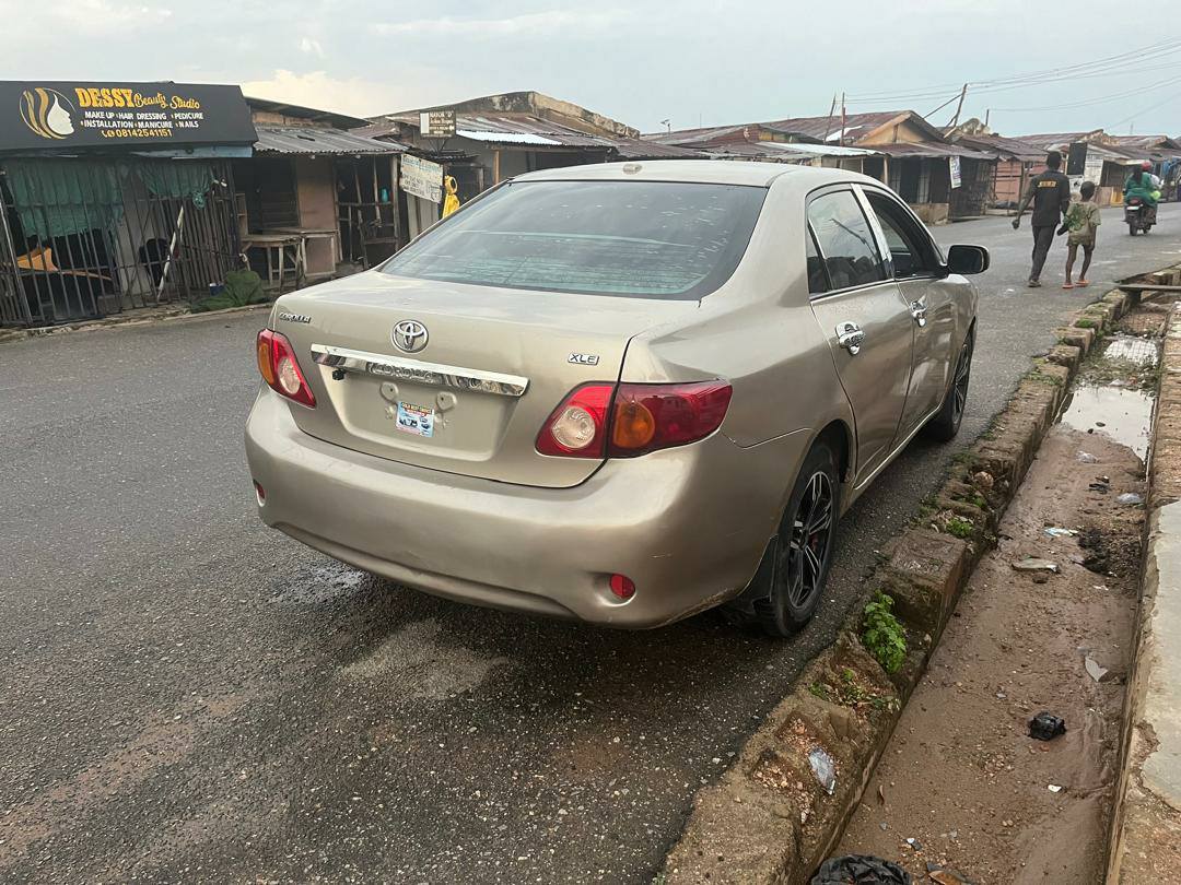 A picture of TOYOTA COROLLA 2010 XLE